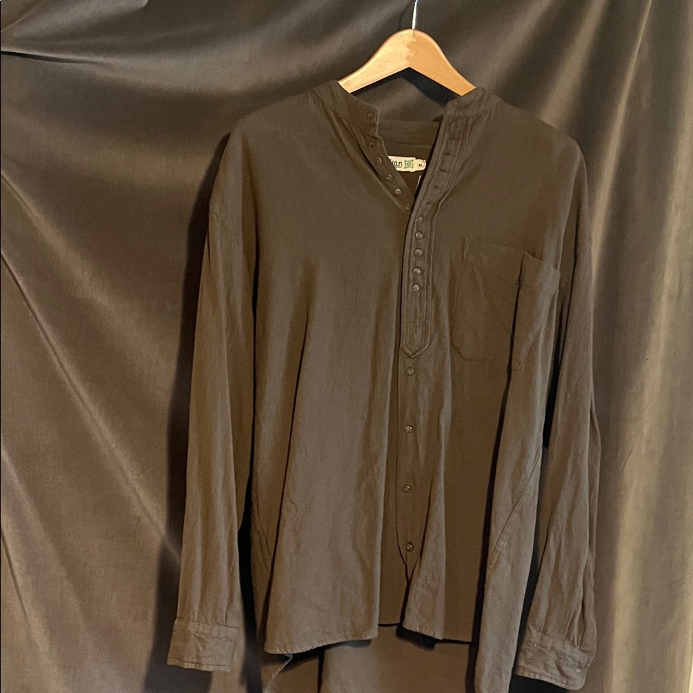 Men's Casual Button Down Shirt in Deep forest green